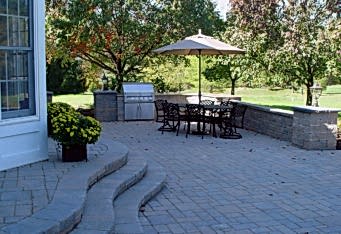 Patio and Seating walls in Basking Ridge NJ backyard